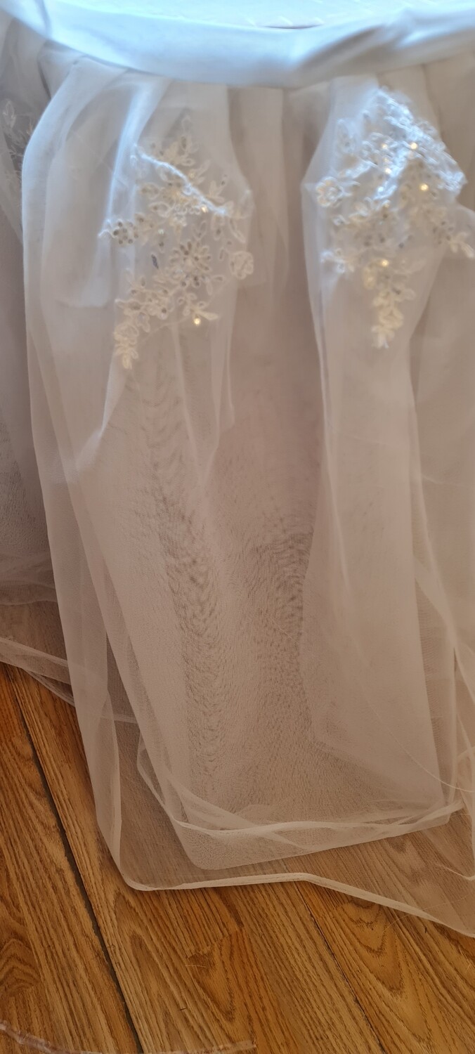 Fustă masă tulle construcție cu aplicații dantelă