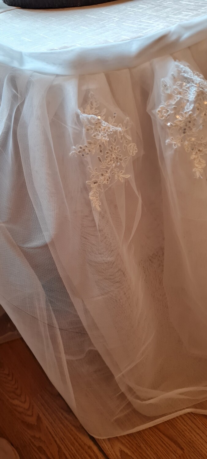 Fustă masă tulle construcție cu aplicații dantelă