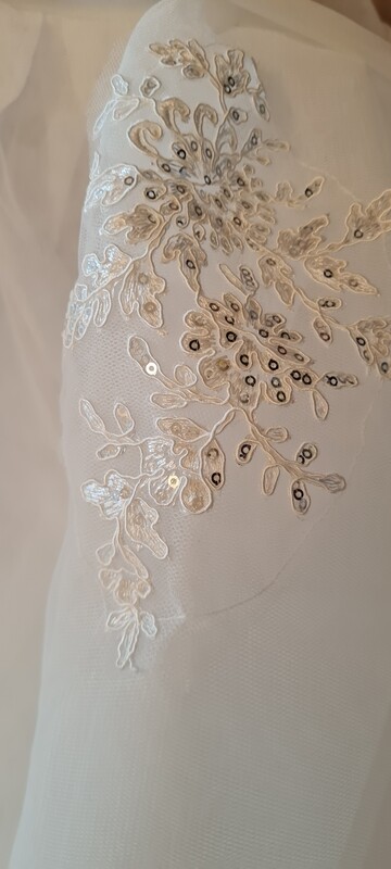 Fustă masă tulle construcție cu aplicații dantelă