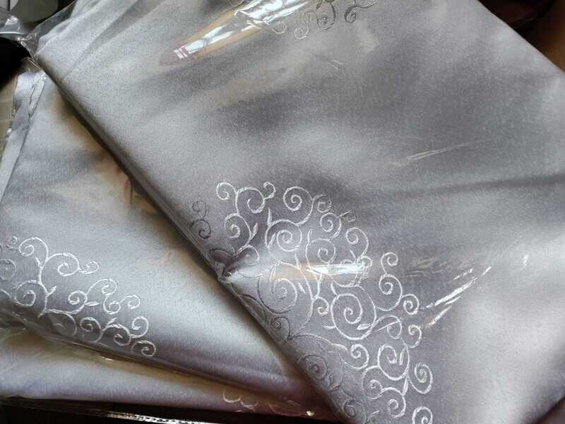 Față masă 145x145 cm brocart alb model ”sfera” Față masă 145x145 cm brocart alb model ”sfera”