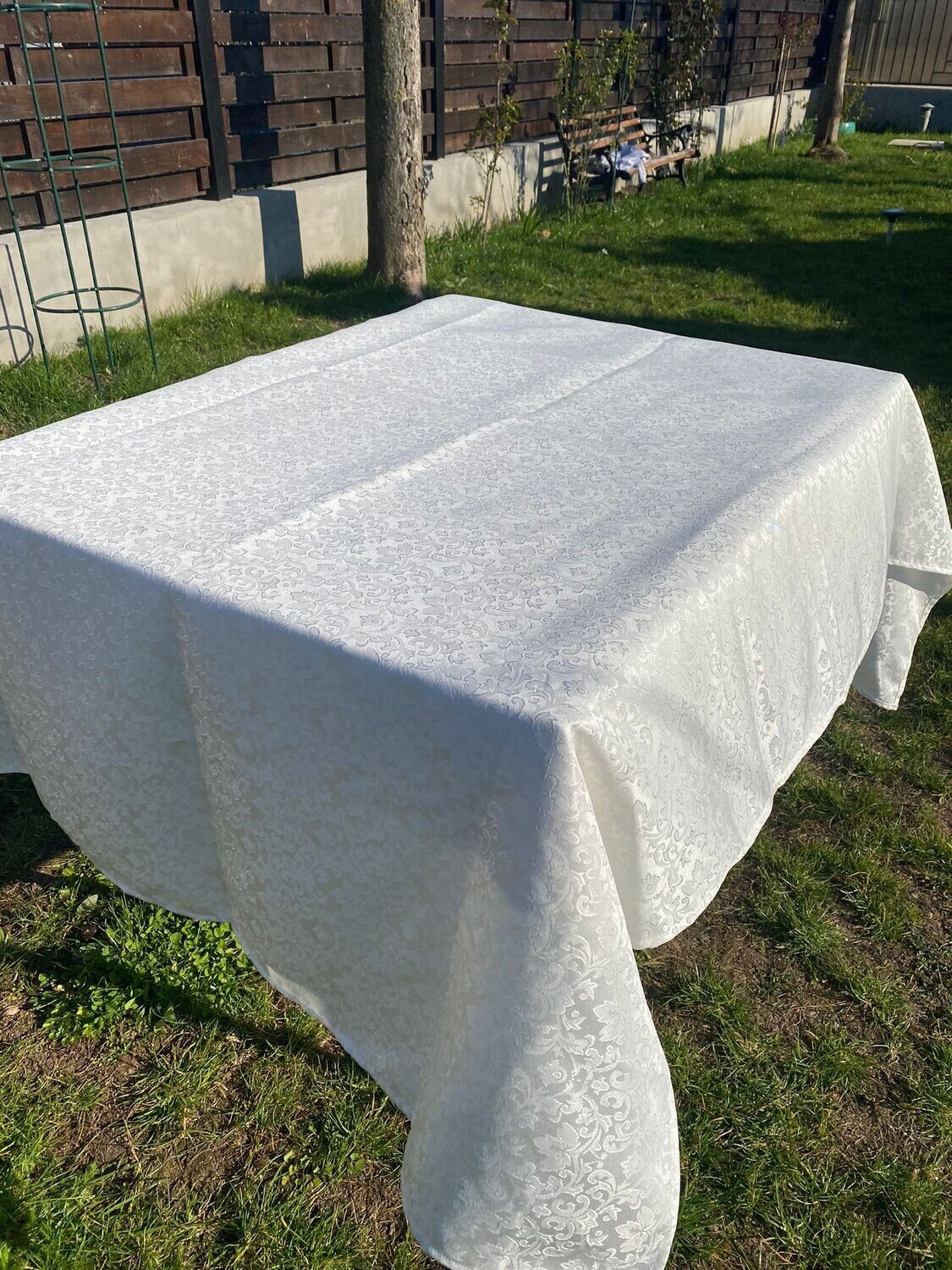 Fata masa brocart ivory, model lalele