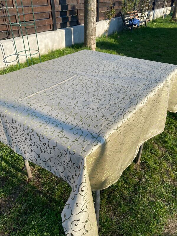 Fata masa  brocart crem &amp; verde