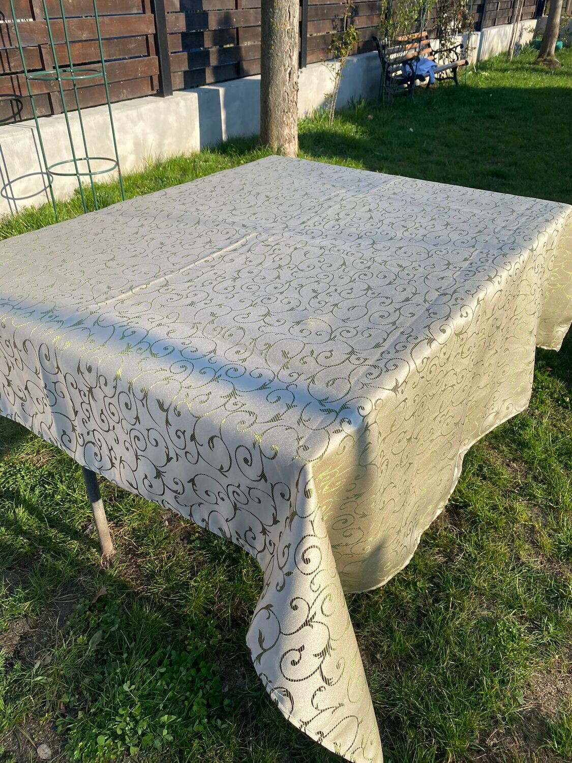 Fata masa  brocart crem &amp; verde