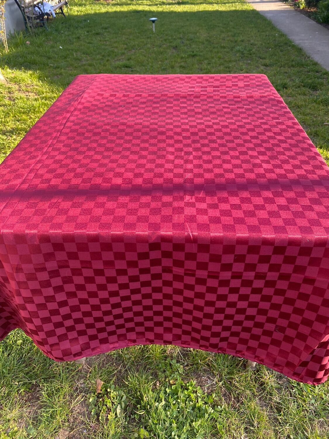 Fețe masă 200x215 cm , brocart vișiniu, patrațele