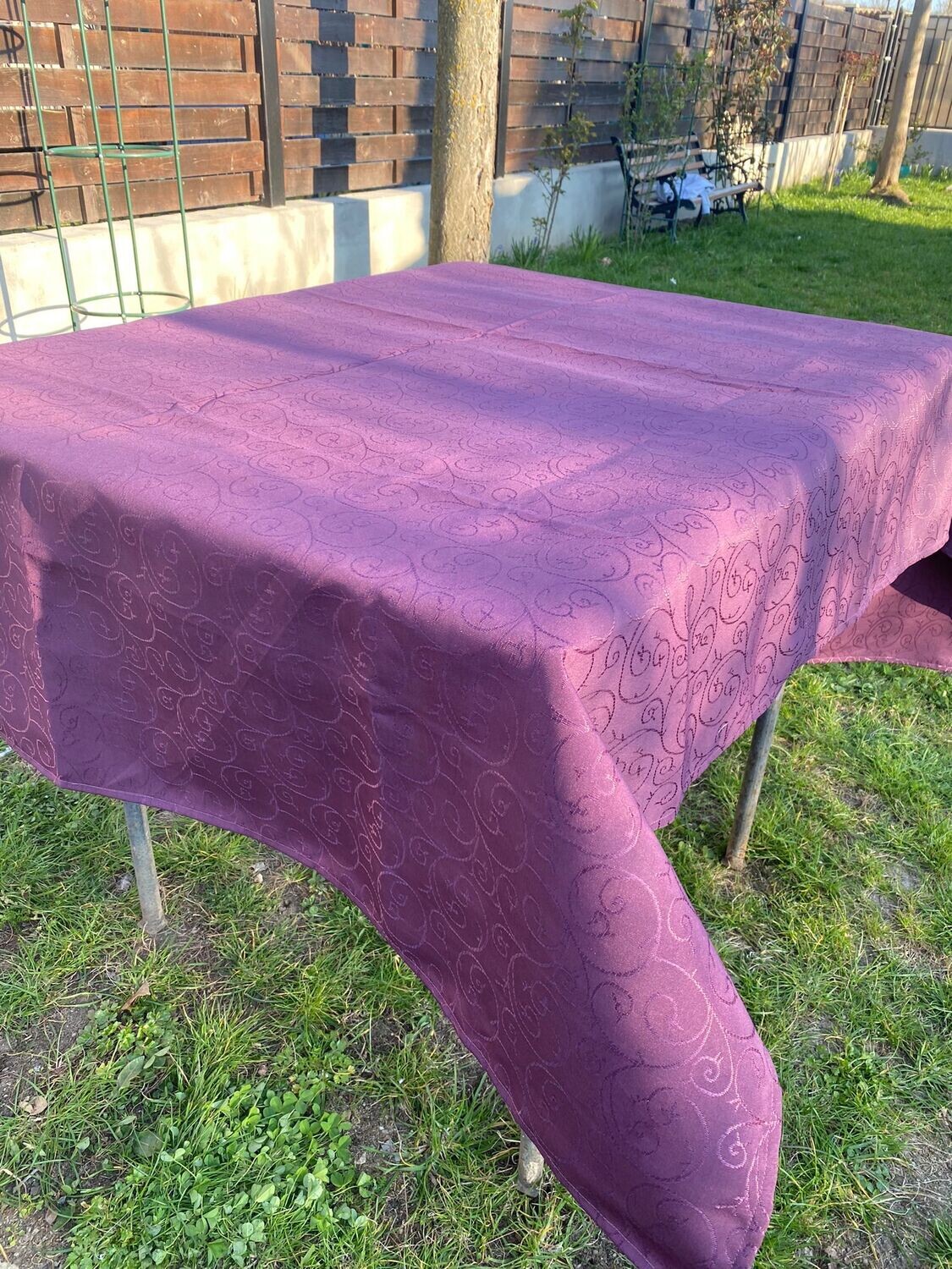 Fețe masă brocart model melci, mov prună