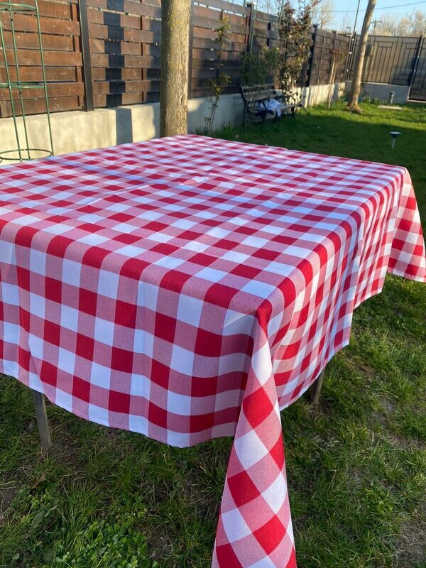 Fețe masă carouri alb și roșu