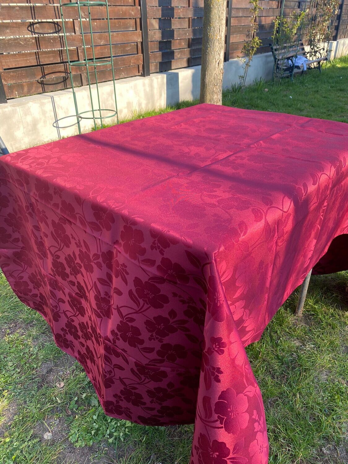 Față masă brocart burgundy, model floral