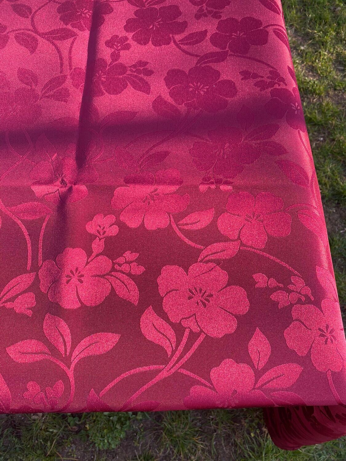 Față masă brocart burgundy, model floral