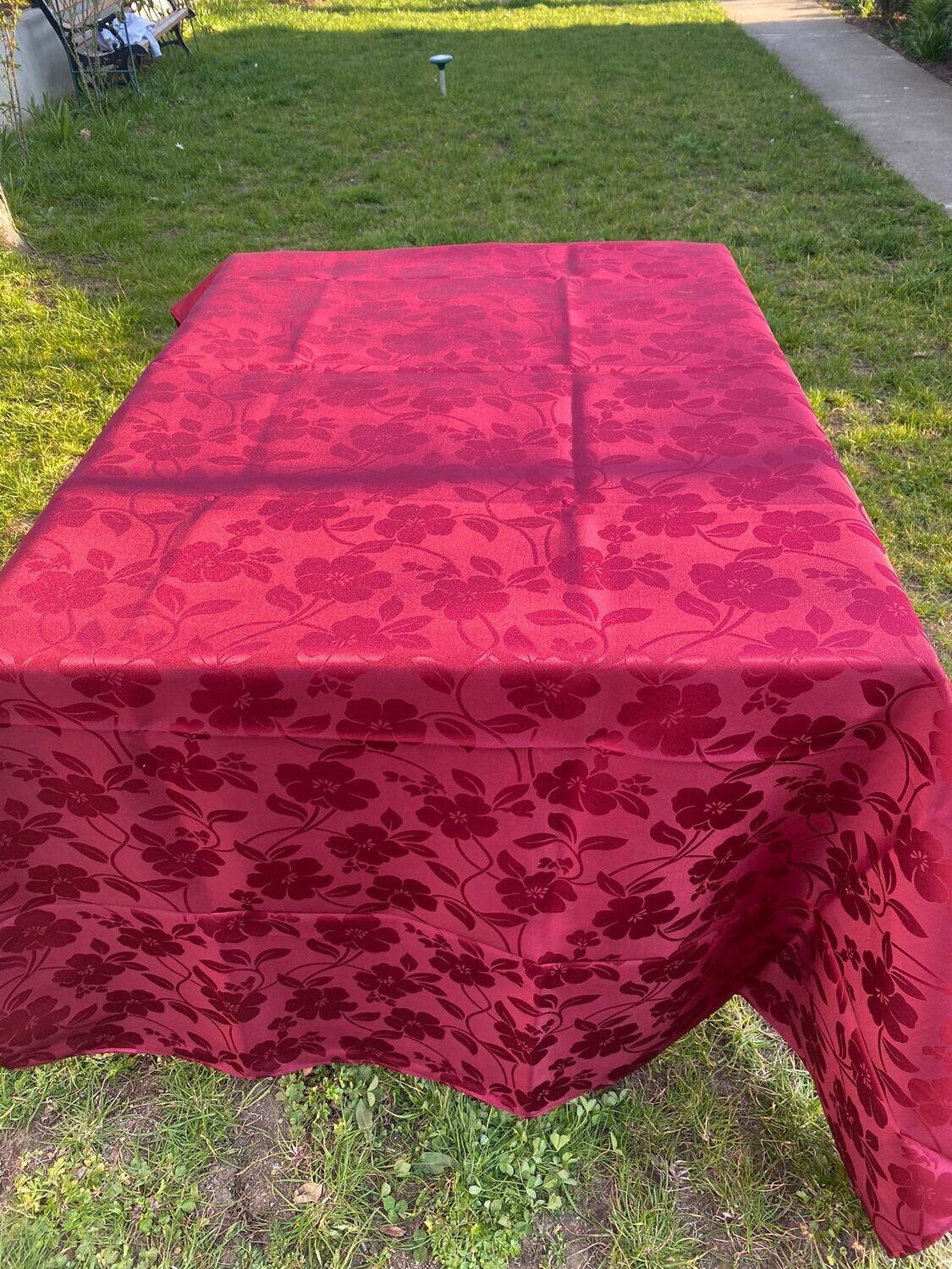 Față masă brocart burgundy, model floral