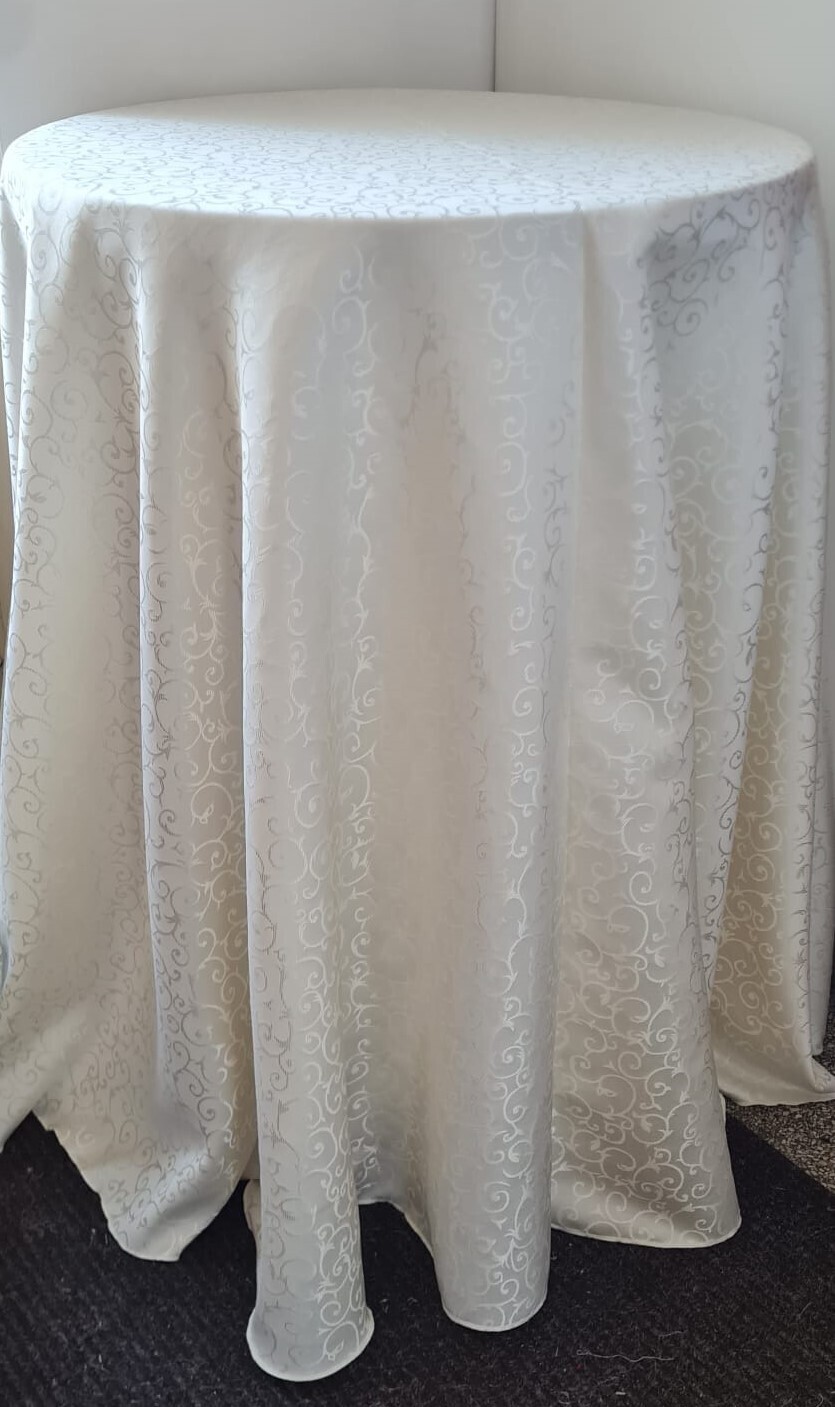 Față de masă brocart ivory , model melci mărime medie