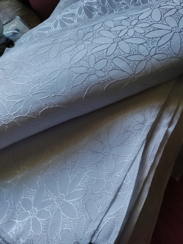 Șervete brocart alb model margarete