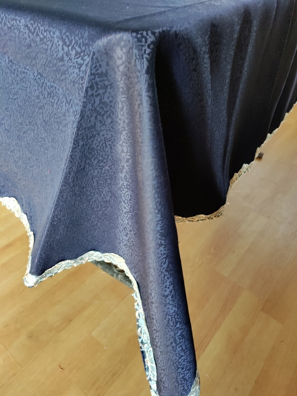 Fata de masă bleumarin cu dantelă