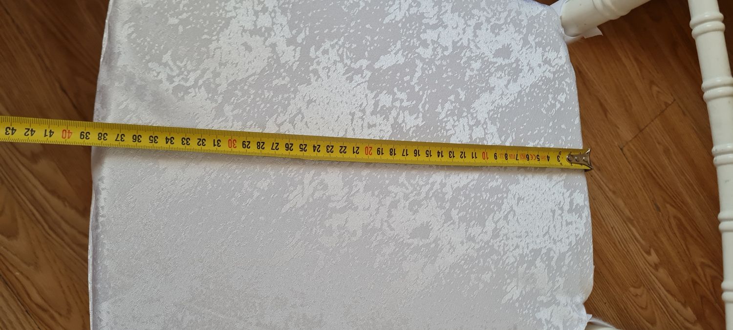 Husă albă pernă scaun chiavari