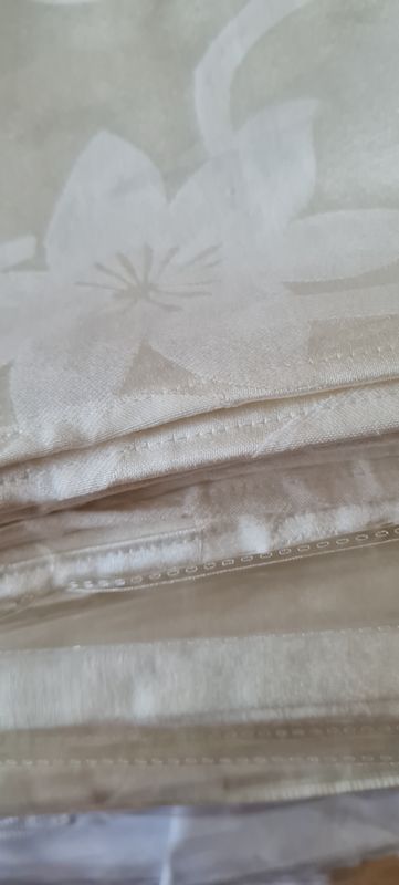 Fețe masă damasc ivory, model ”crini”