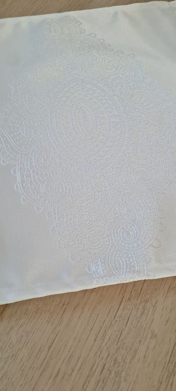 Traverse masa brocart ivory,  model hindus