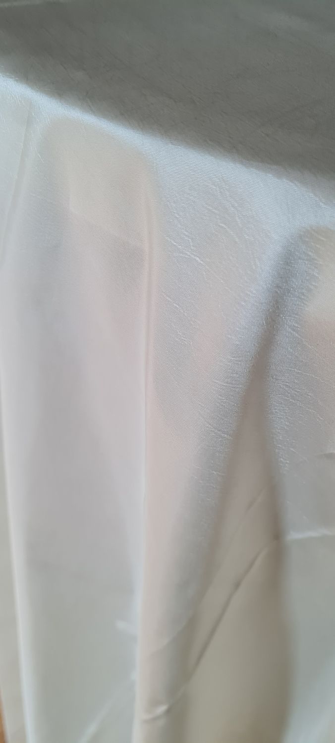 Față masă rotunda,  tafta subțire ivory