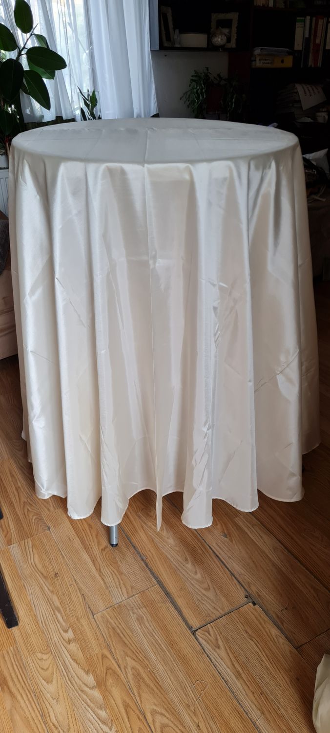 Față masă rotunda,  tafta subțire ivory
