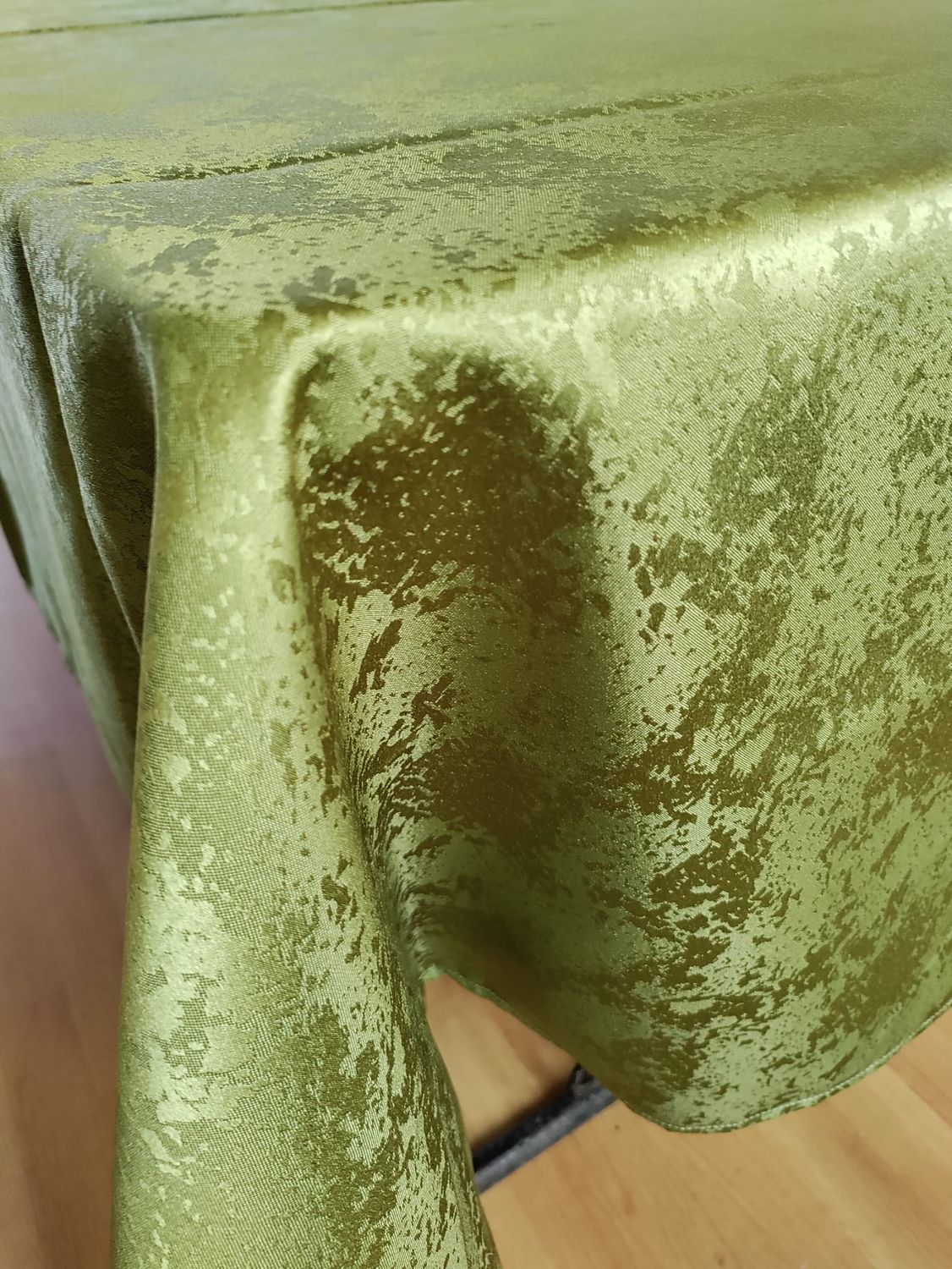 Față masă brocart verde-kaky, model ape