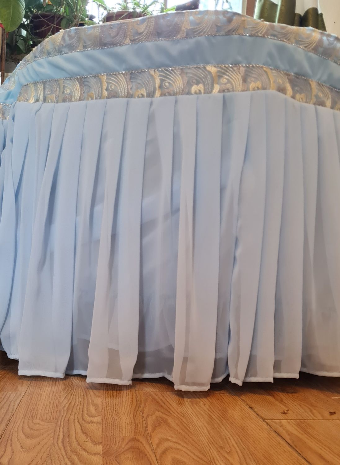Fustă masă voal bleu cu dantelă și strasuri