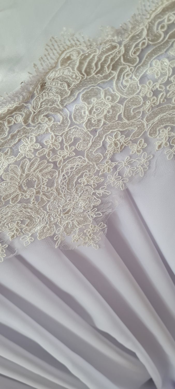 Fusta masa voal alb cu dantelă brodată ivory