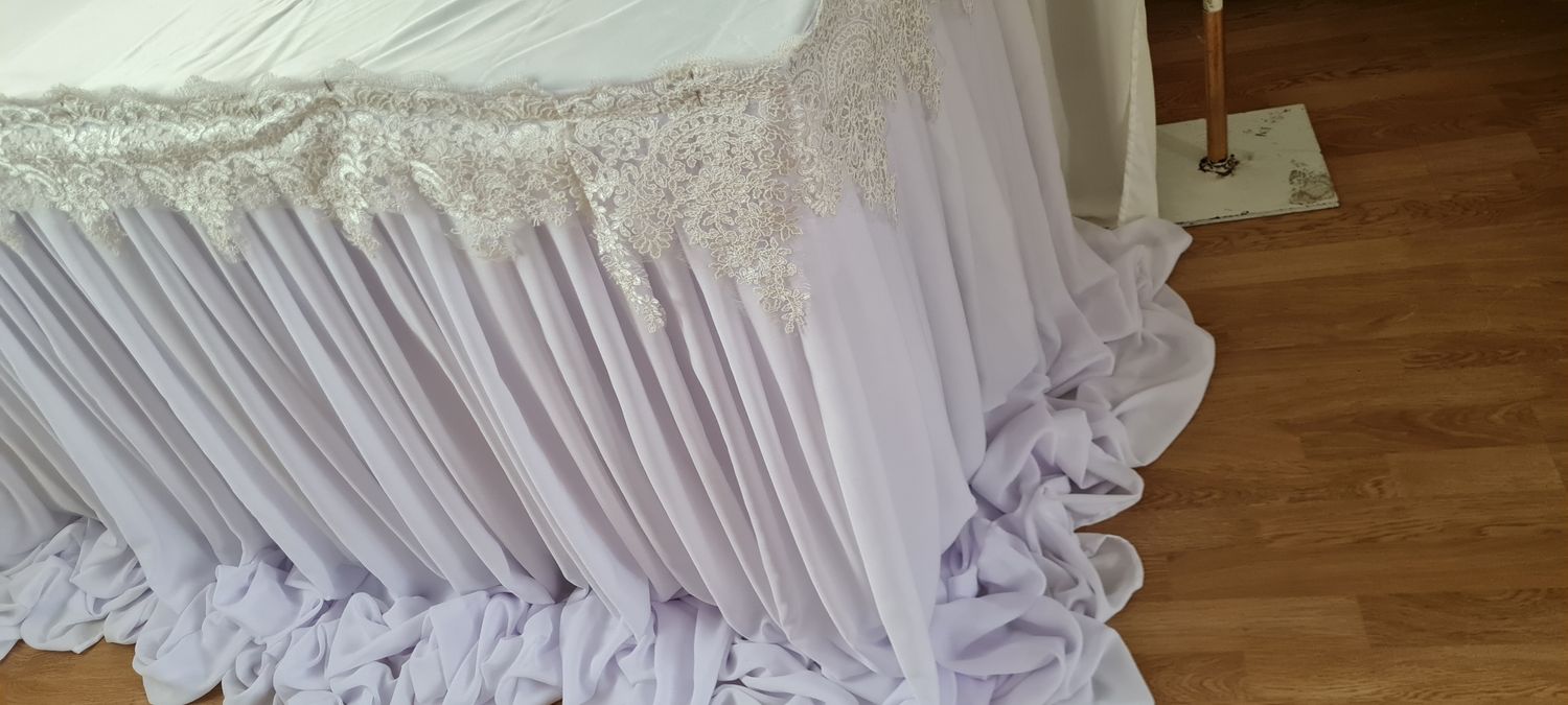 Fusta masa voal alb cu dantelă brodată ivory