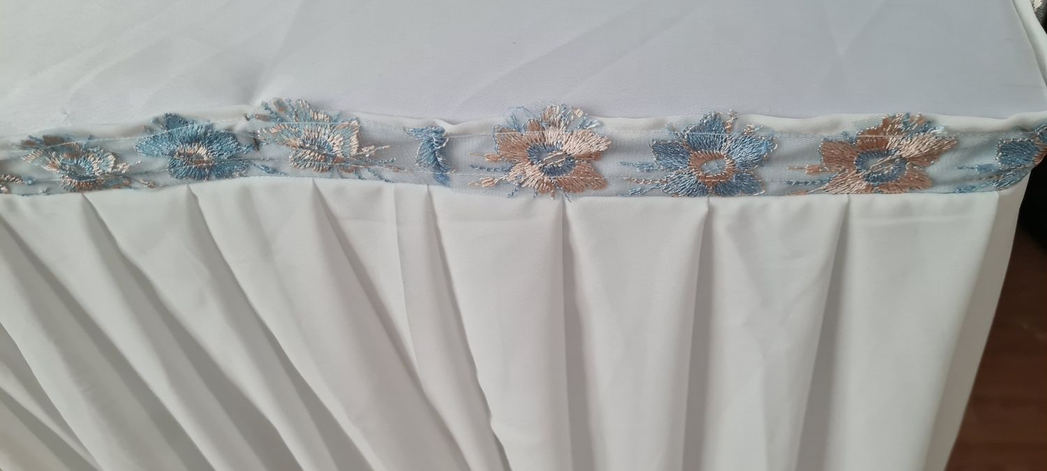 Fusta masa ivory cu accente bleu &amp; bej