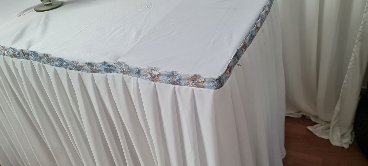 Fusta masa ivory cu accente bleu &amp; bej