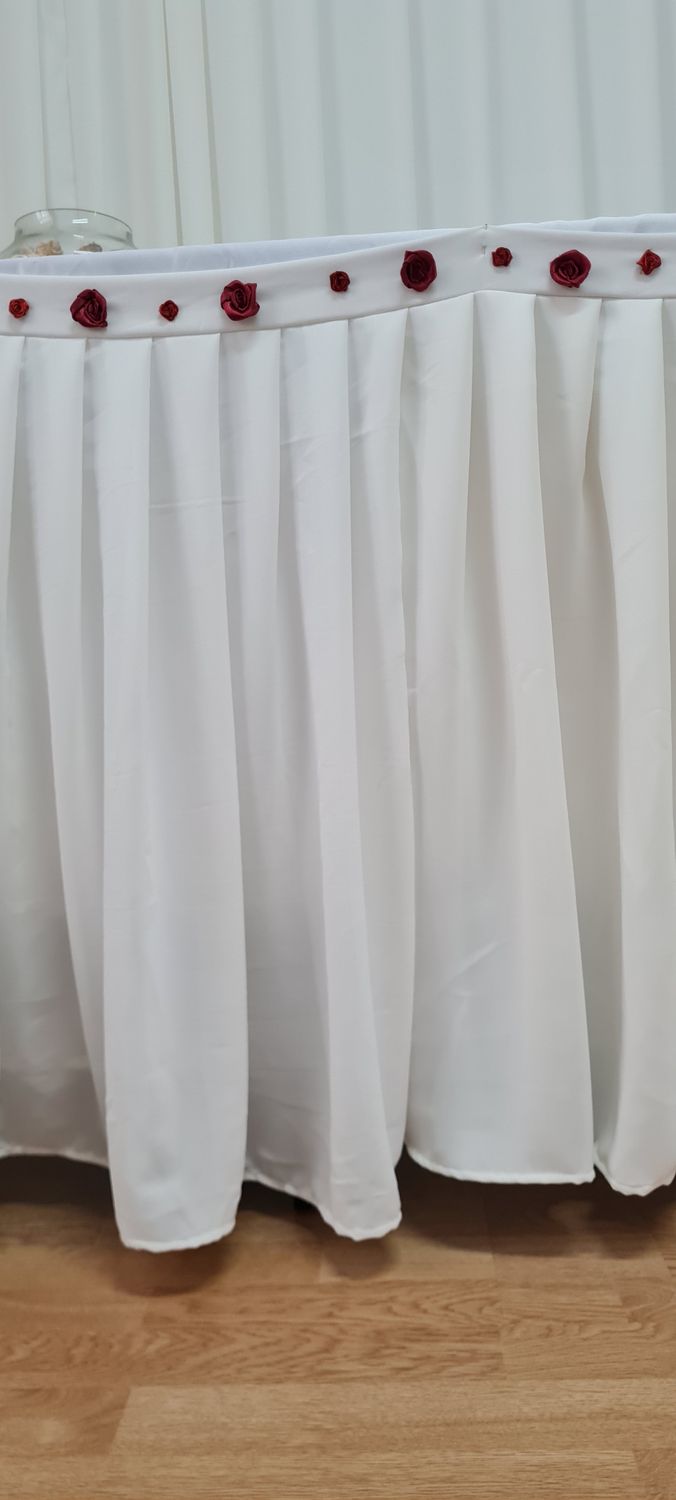 Fustă masă voal ivory si trandafiri visinii