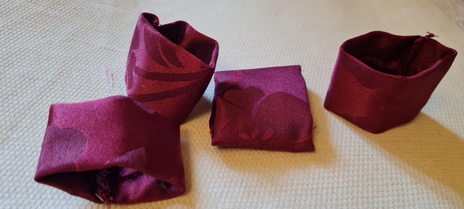 Inel textil brocart visiniu