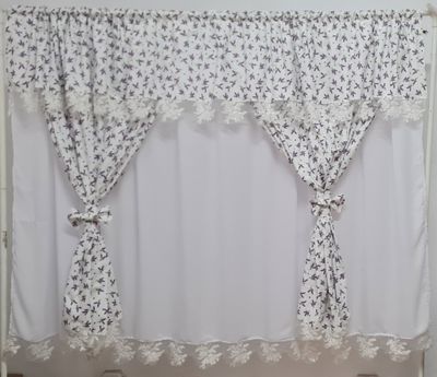 Perdea lavanda și dantelă