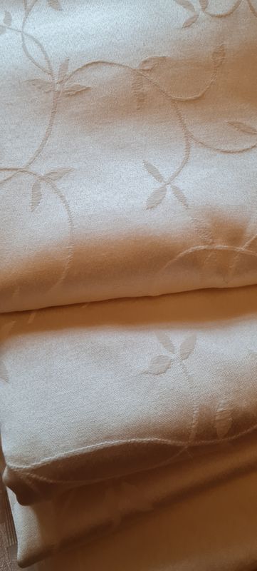 Față de masă damasc ivory model ”ramuri de măslin”