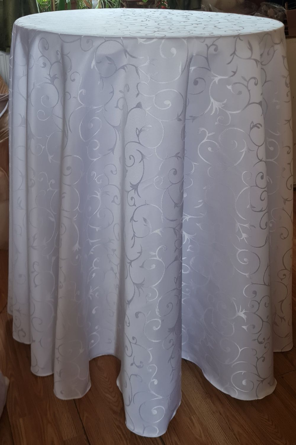 Fețe de masă brocart alb, model melci