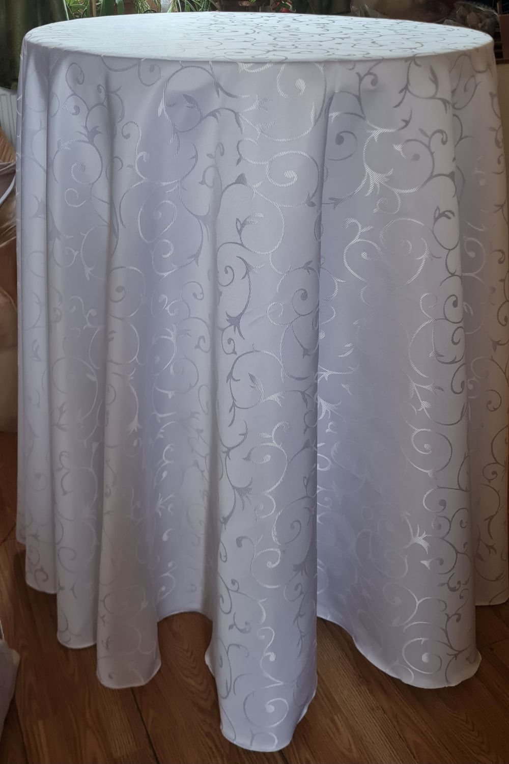 Fețe de masă brocart alb, model melci
