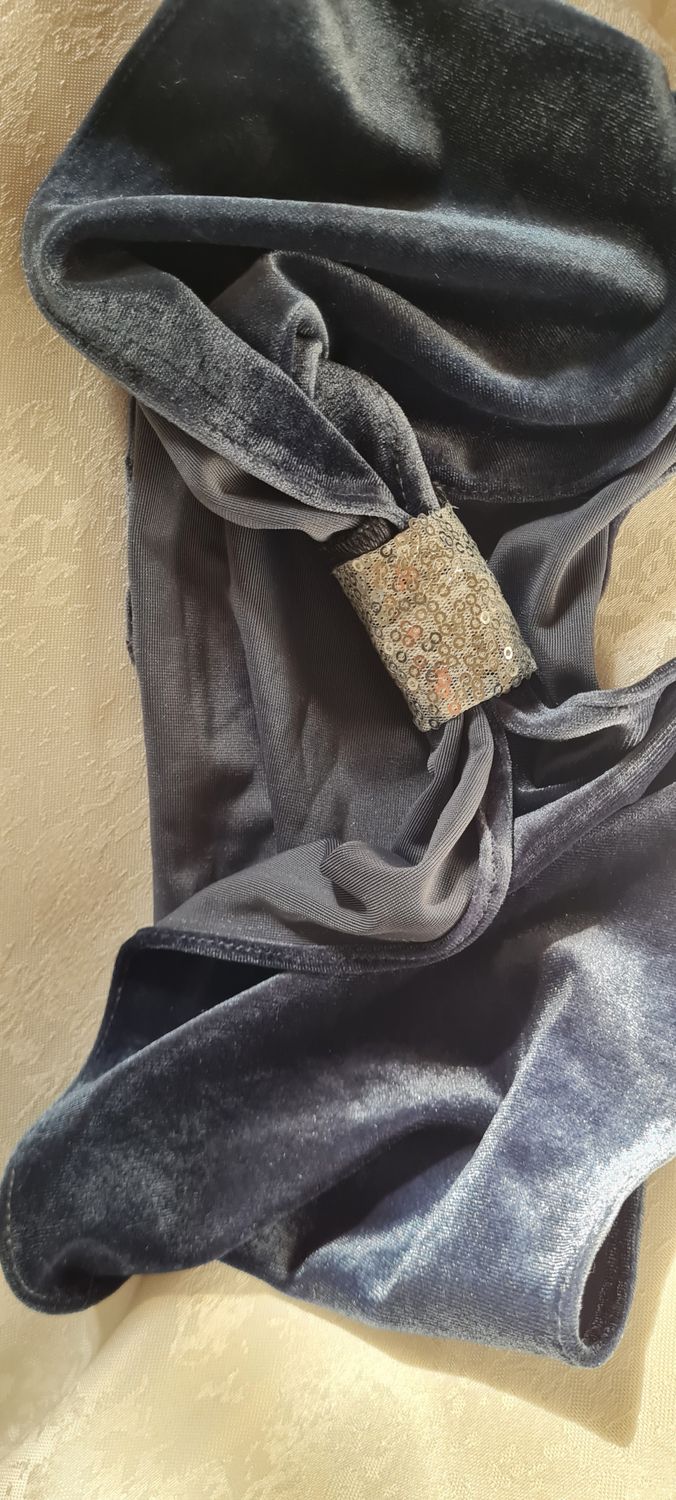 Banda elastica catifea gri închis cu inel paiete argintii