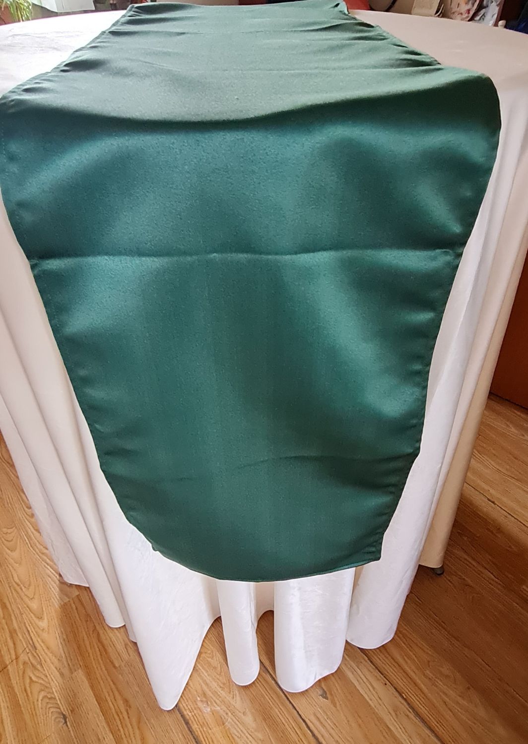 Napron brocart satinat verde smarald