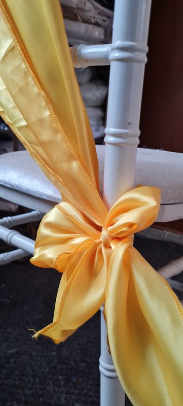 Eșarfe satin galben
