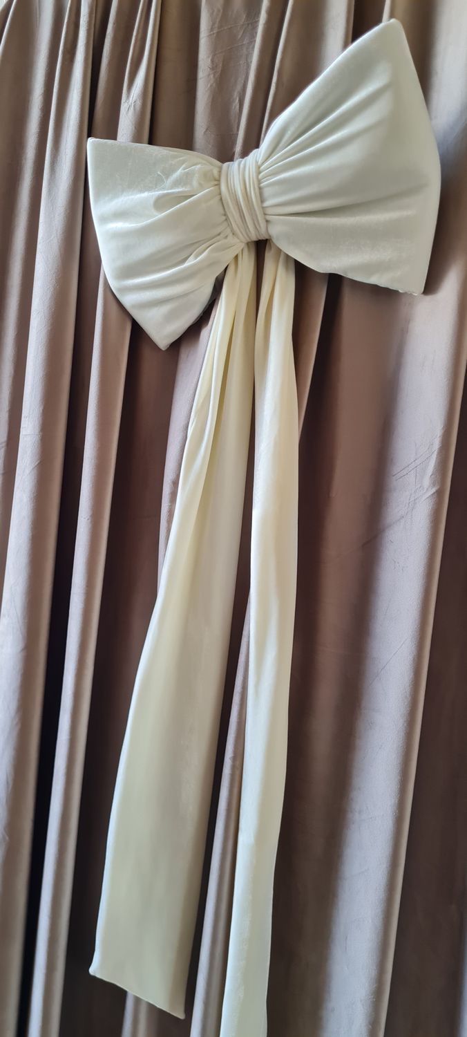 Fundă dublă decor , realizată din catifea