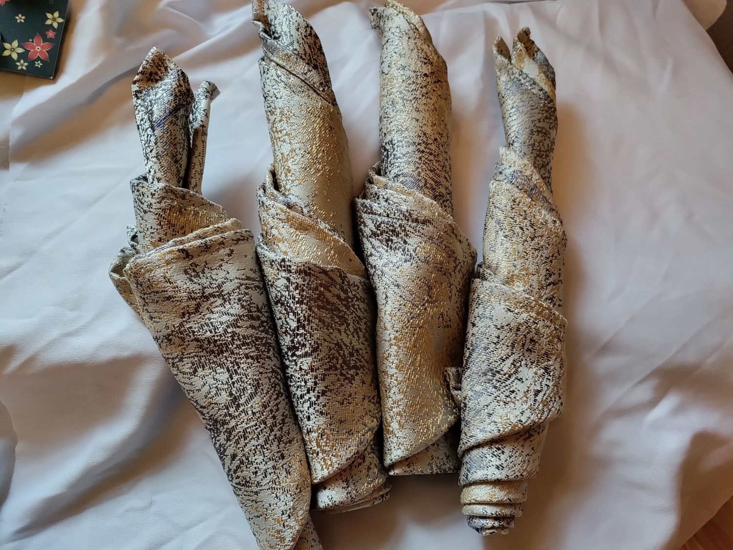 Set față de masă rotundă +4 șervete