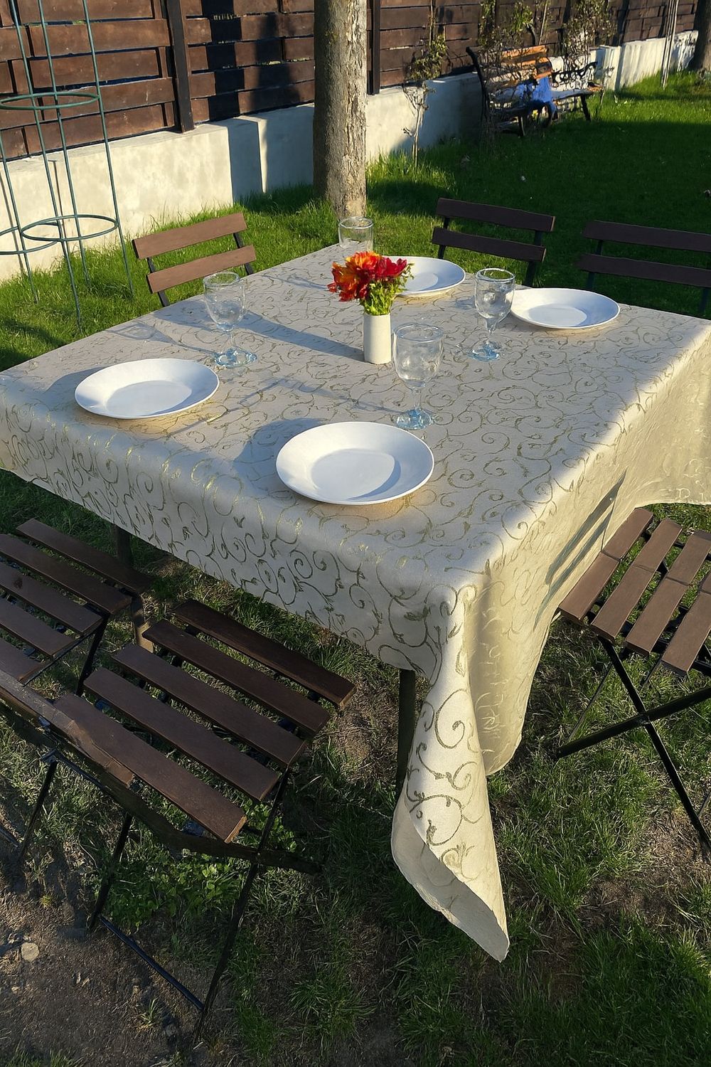 Față masă pentru 4 persoane, brocart crem &amp; verde