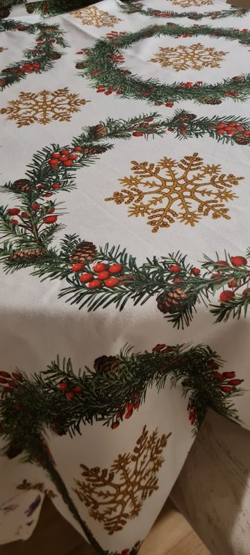 Față de masa țesătură anti pată ”coronite brad