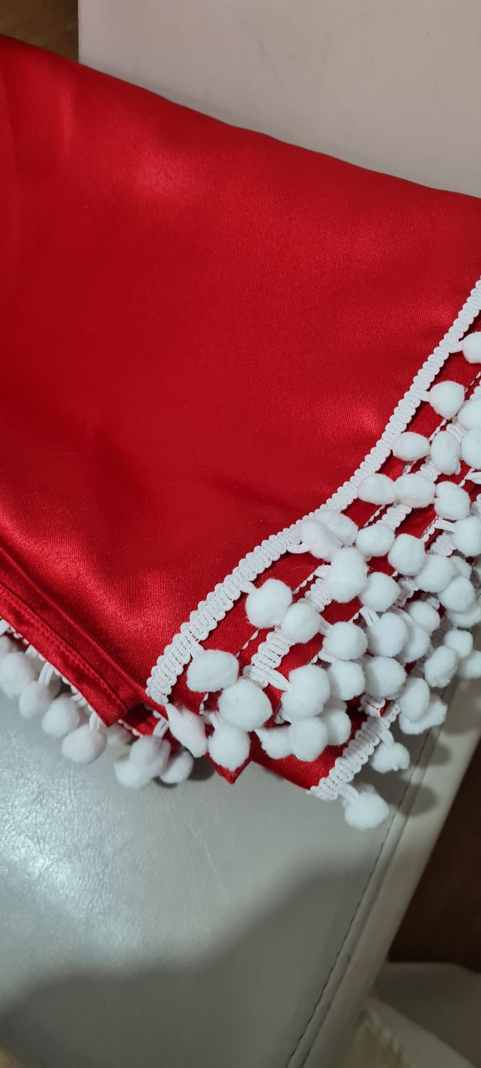 Față masă brocart roșu cu dantelă brodată