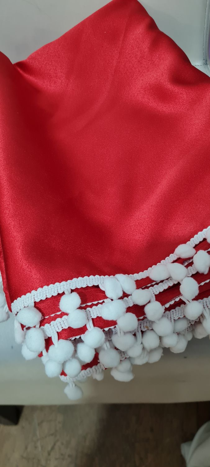 Față masă brocart roșu cu dantelă brodată