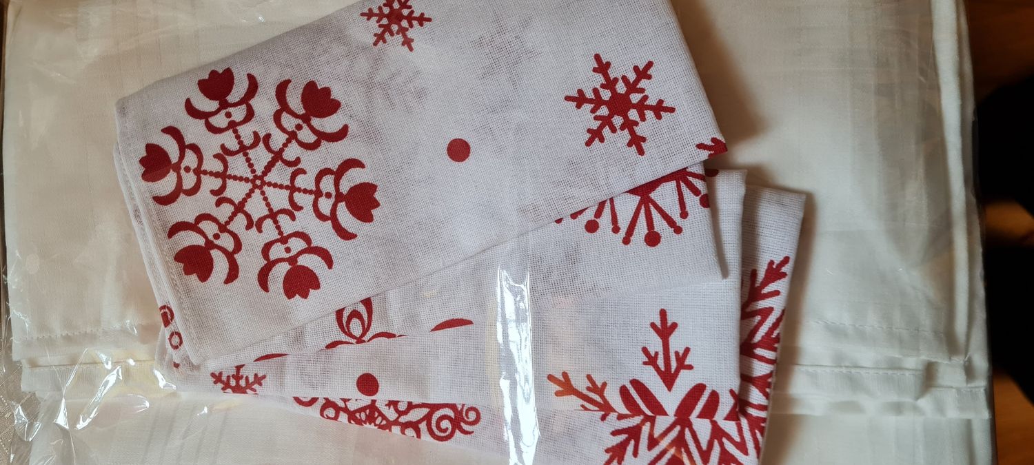 Set masă 8 persoane ( conține 10  piese)