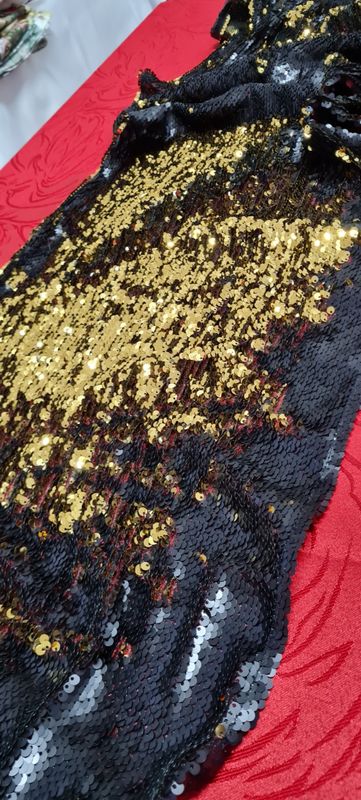 Traversă masă paiete reversibile negru si auriu