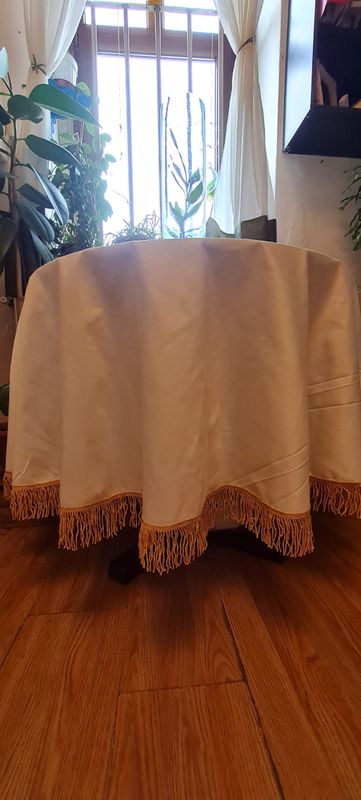 Față masă rotunda, cu franjuri (diametrul 170) Față masă rotunda, cu franjuri (diametrul 170)