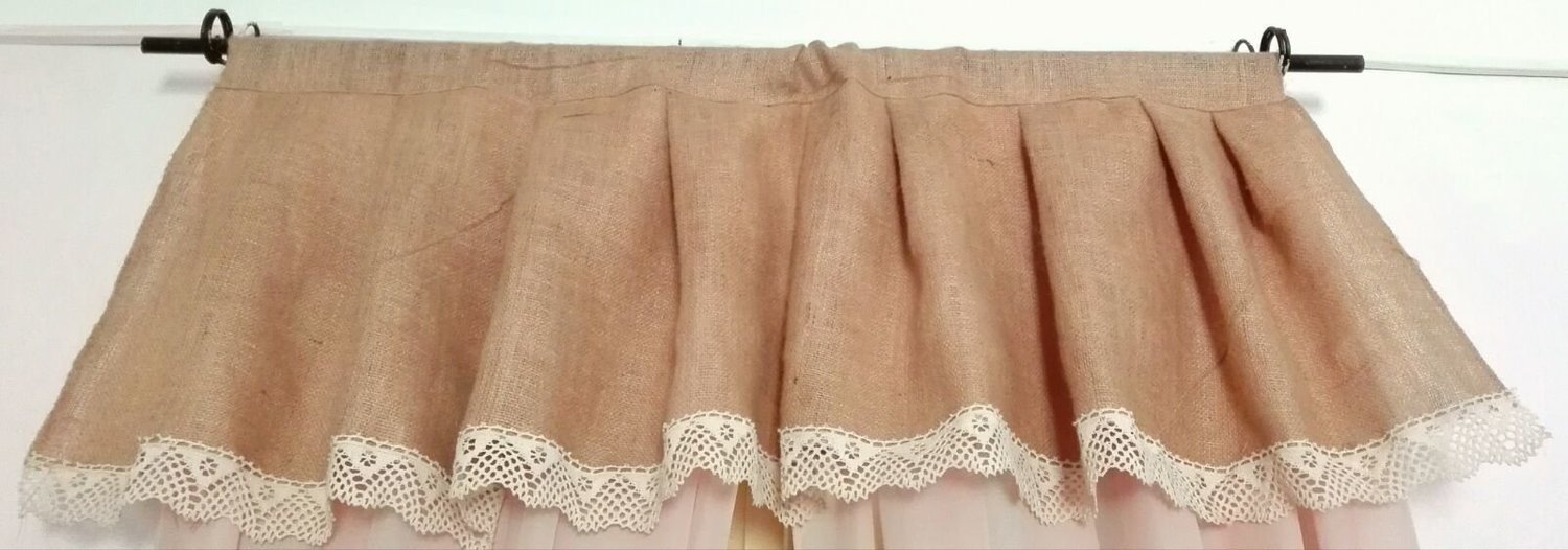 Draperie cadru iuta cu dantela crosetata