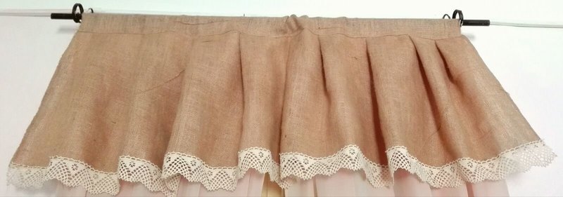 Draperie cadru iuta cu dantela crosetata