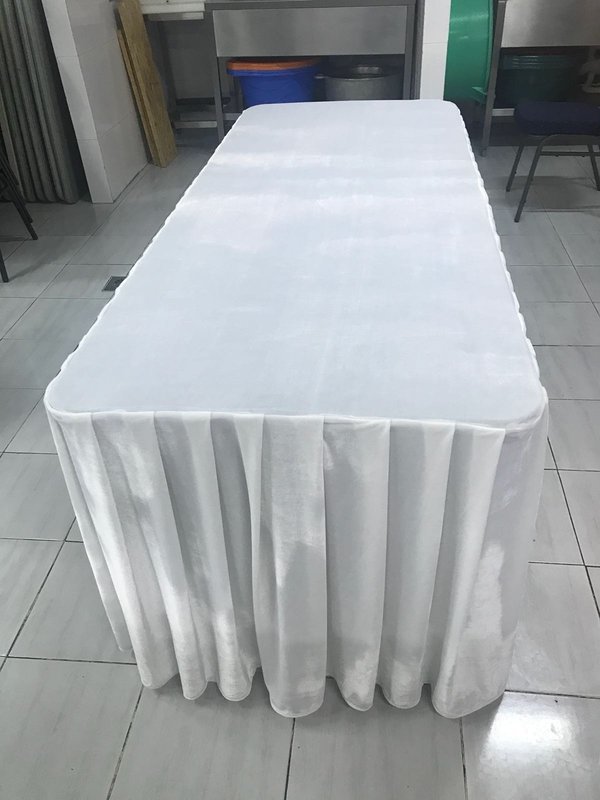 Husa pentru masa confectionata din catifea alba