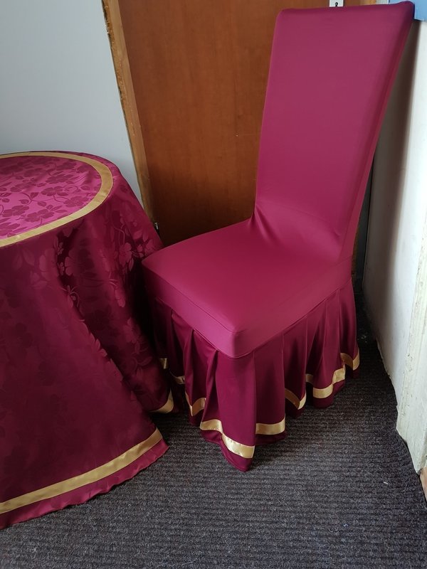Husa scaun cu bordura satinata