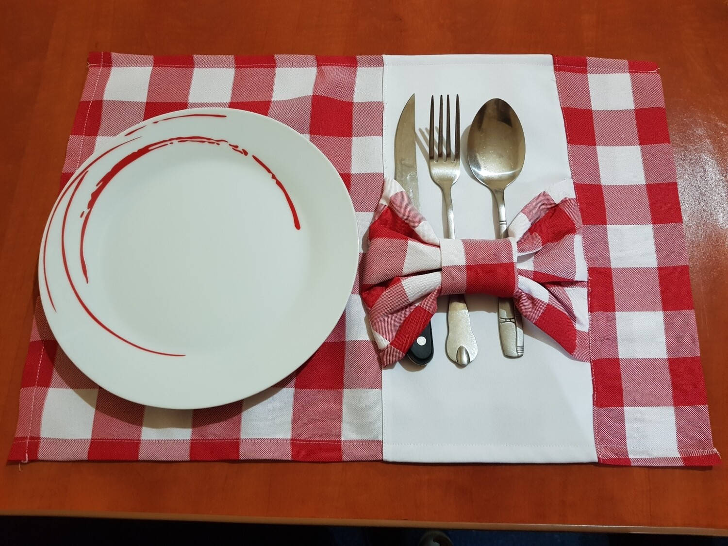 Suport farfurie si tacamuri